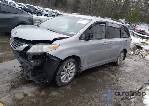 2014 Toyota Sienna Le 7 Passenger z USA, uszkodzony, nr VIN 5TDJK3DC7ES086643